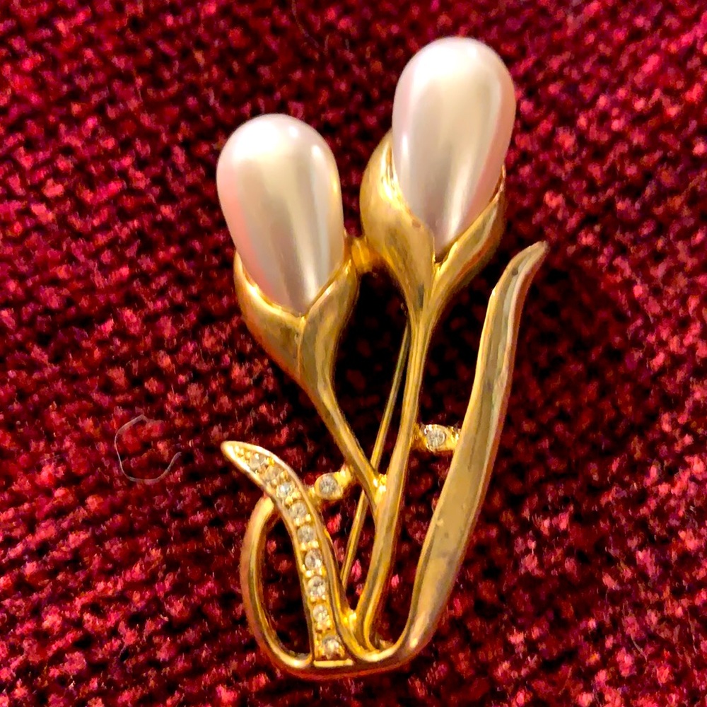 Vintage pearl and diamond brooch